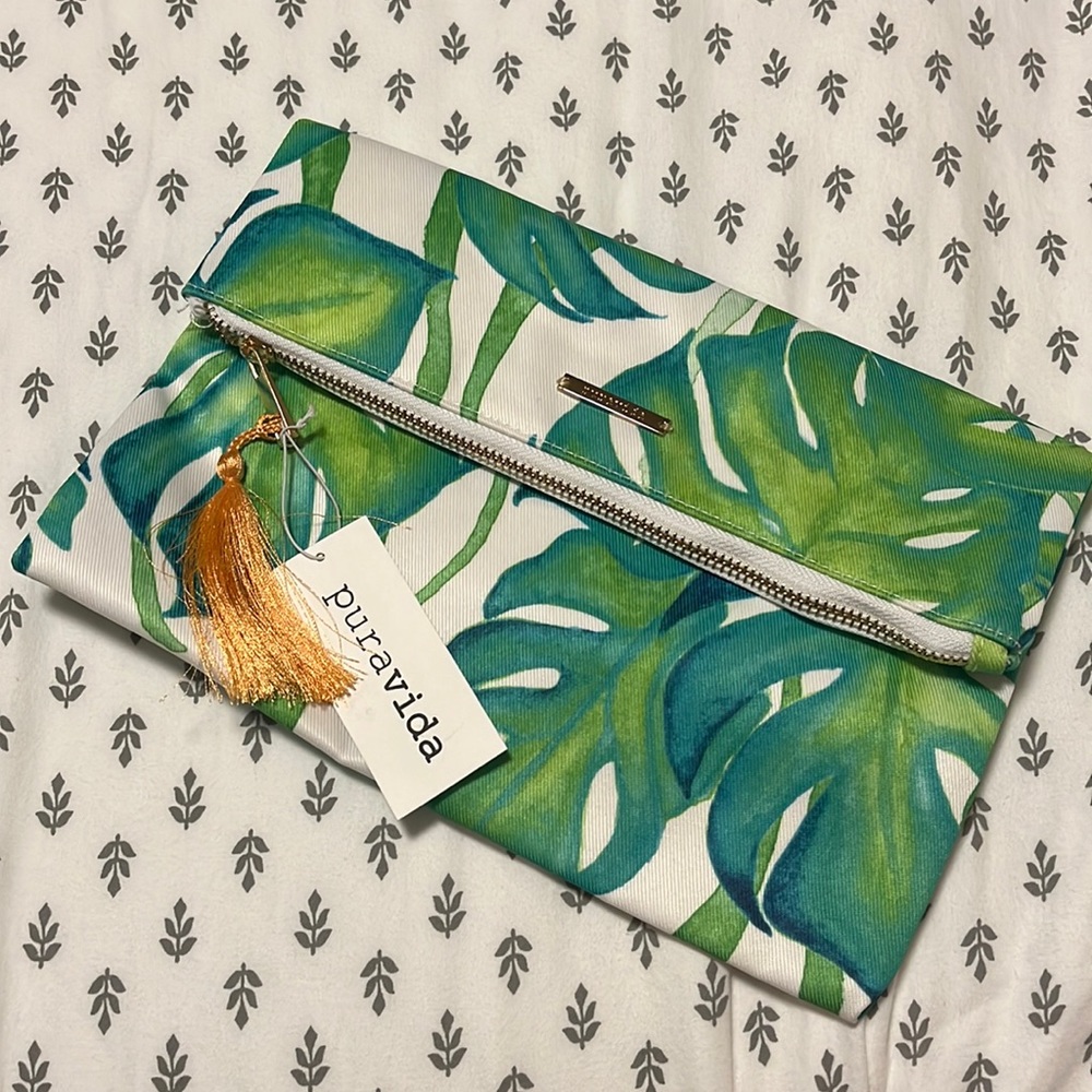 NWT PURA VIDA Palm Clutch